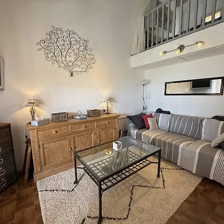 Joli Mas A Avec Piscine Et Terrasse Vue - Fr-1-726-69 Ла Круа-Вальме