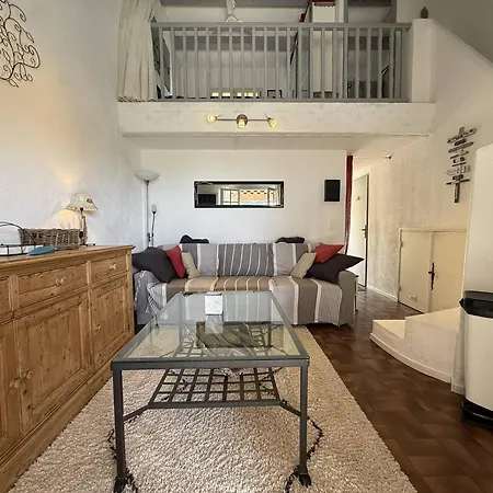 Joli Mas A Avec Piscine Et Terrasse Vue - Fr-1-726-69